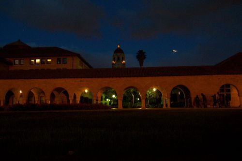 Stanford Campus at Night (palo-alto_100_8058.jpg) wird geladen. Eindrucksvolle Fotos von der Westküste Amerikas erwarten Sie.